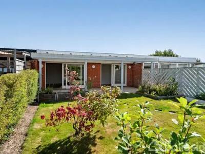 Til salg: Bakkevej 33, L&aring;sby - R&aelig;kkehus p&aring; 74 m&sup2;