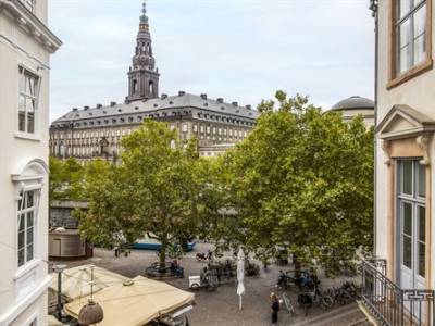 Ejerlejlighed med 4 v&aelig;relser Fortunstr&aelig;de 4, 2. th., 1065 K&oslash;benhavn K