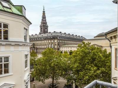 Ejerlejlighed med 3 v&aelig;relser Fortunstr&aelig;de 4, 3. th., 1065 K&oslash;benhavn K